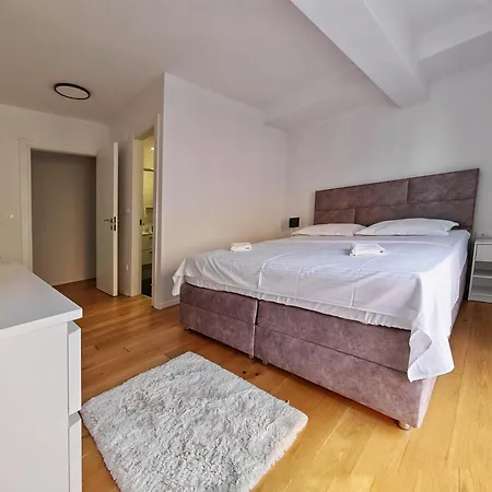 Azure Marine Apartment *